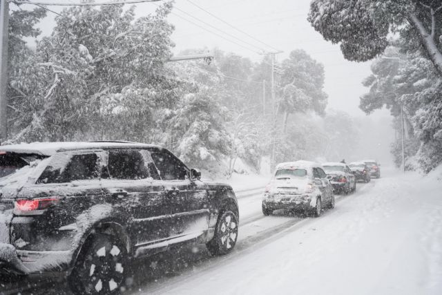 Κακοκαιρία «Ελπίδα»: Πέντε παιδιά ανάμεσα στους ανθρώπους που απεγκλώβισαν στο Ηράκλειο