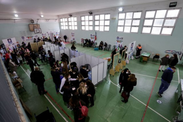 Ιταλία – Στην κορύφωση της πανδημίας η χώρα – Πάνω από 2,6 εκατ. οι θετικοί στον ιό