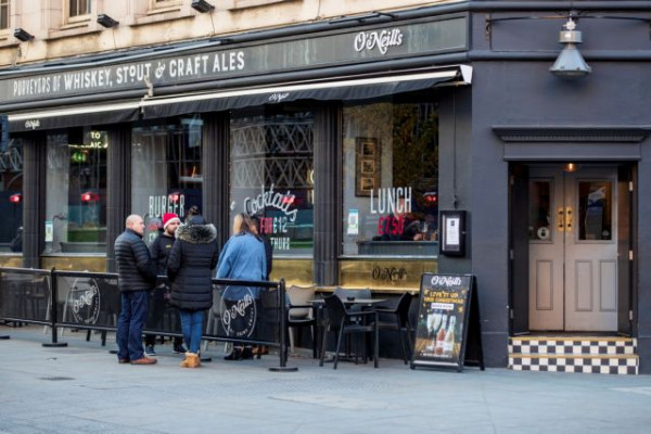 Βρετανία – Στους 335 οι νεκροί απο κοροναϊό σε ένα 24ωρο