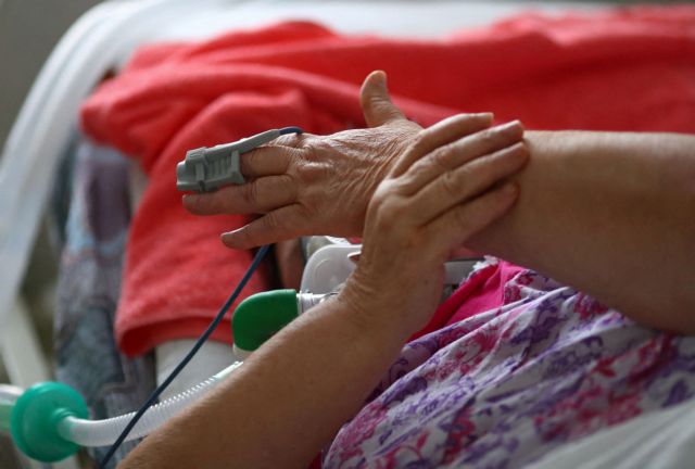 Ρωσία: Θερίζει η έξαρση της Ομικρον – 673 νεκροί σε 24 ώρες