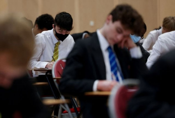 Σχολεία – Ο χάρτης στην ΕΕ – Επαναλειτουργία παρά την έκρηξη της Όμικρον