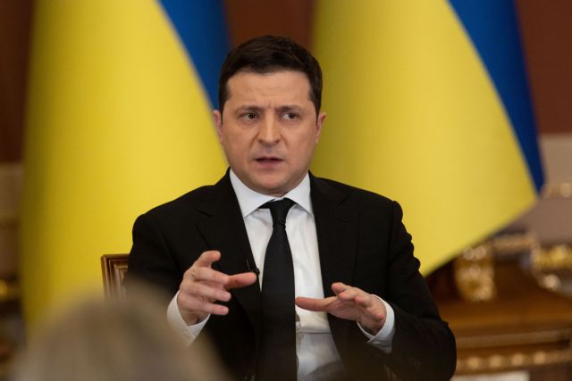 Ουκρανία: Υπέρ του διαλόγου για να αποκλιμακωθεί η ένταση τάσσεται ο Ζελένσκι