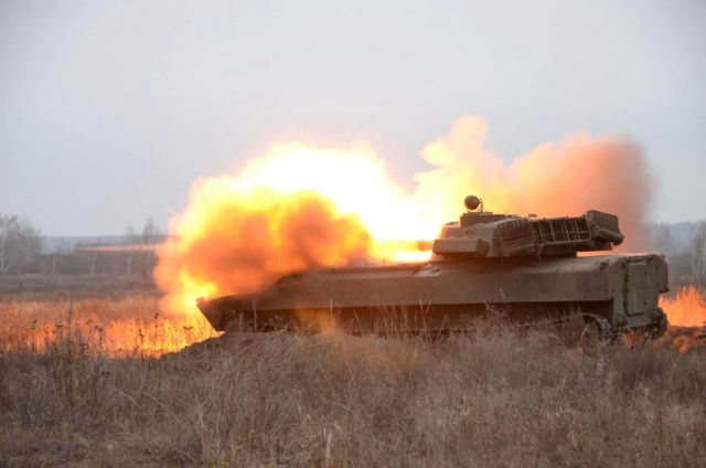 Τσεχία: Ενισχύει την Ουκρανία με 4.000 βλήματα πυροβολικού