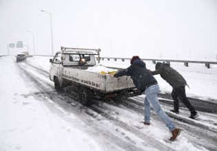 Εισαγγελική παρέμβαση για τον εγκλωβισμό οδηγών στην Αττική Οδό
