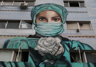 Η νοσοκόμα με το τριαντάφυλλο – Το «ευχαριστώ» του Hambas σε γιατρούς και νοσηλευτές – Ο καλλιτέχνης στο in.gr