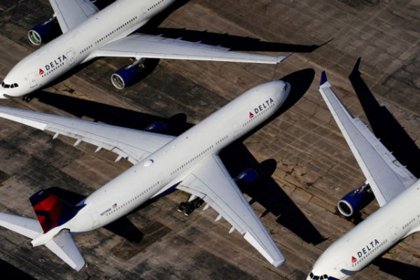Ομικρον – Νέο πλήγμα στις αερομεταφορές – Ακυρώθηκαν χιλιάδες πτήσεις