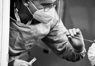 Κοροναϊός – Νέο ρεκόρ κρουσμάτων αναμένεται σήμερα – Θα αγγίξουν τις 50.000