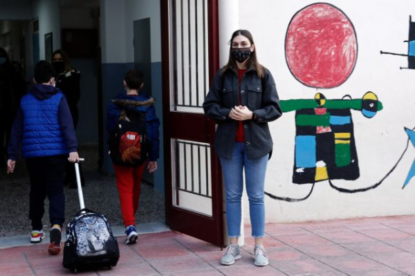 Σχολεία – Πιτσιρικάς εξηγεί γιατί θέλει να ανοίξουν και κλέβει την παράσταση