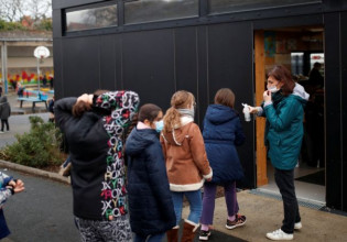 Σχολεία – Η διατήρηση του «50%+1» έφερε αντιδράσεις – Στο αυξημένο testing ποντάρει η κυβέρνηση