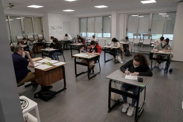 Ισπανία – Κουδούνι στις 10 Ιανουαρίου για εκατομμύρια μαθητές παρά την έξαρση κρουσμάτων