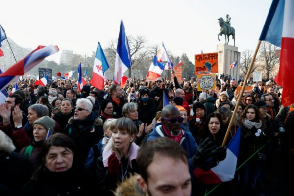 Γαλλία: Το Κοινοβούλιο εγκρίνει οριστικά το νομοσχέδιο για τη θέσπιση του εμβολιαστικού πάσου