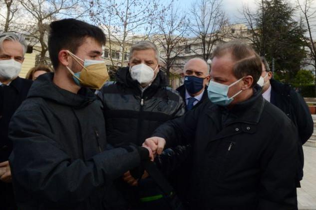 Την πρακτική εξέταση του πρώτου 17άρη υποψηφίου οδηγού παρακολούθησε ο Καραμανλής