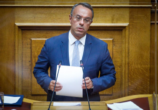 Σταϊκούρας: «Η πραγματικότητα σας διαψεύδει κ. Τσίπρα» – Τι ανέφερε για τα οικονομικά μέτρα της κυβέρνησης