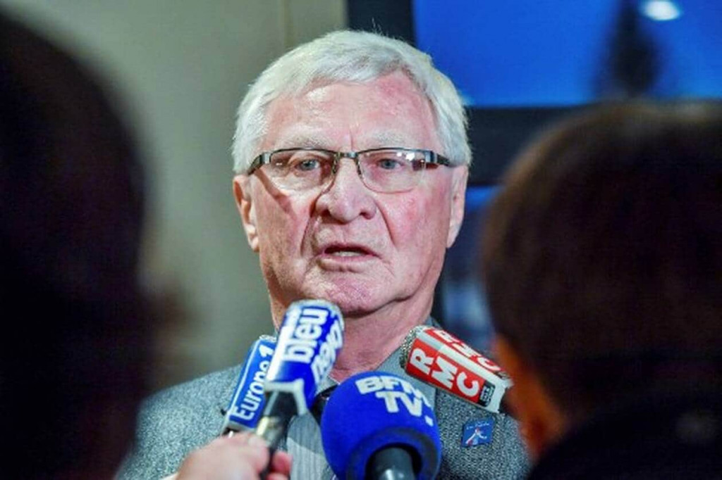 Γαλλία – Ακροδεξιός βουλευτής πέθανε από επιπλοκές του κοροναϊού – Το κόμμα του πρωτοστατεί ενάντια του εμβολιασμού