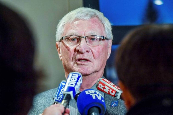 Γαλλία – Ακροδεξιός βουλευτής πέθανε από επιπλοκές του κοροναϊού – Το κόμμα του πρωτοστατεί ενάντια του εμβολιασμού