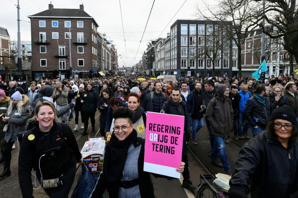 Ολλανδία – Η Αστυνομία επιχείρησε να διαλύσει συγκέντρωση κατά του lockdown