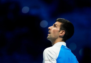 Ο Τζόκοβιτς φεύγει με αστυνομία από την Αυστραλία