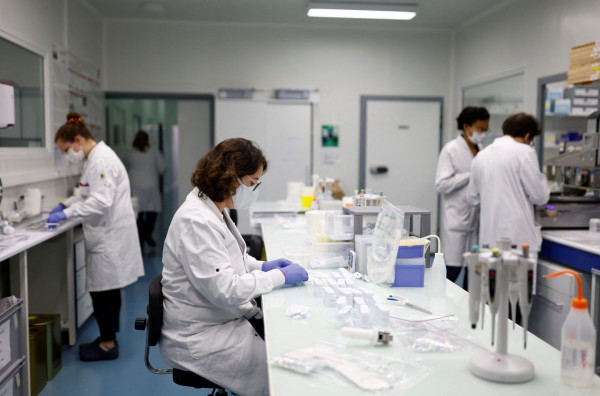 Όμικρον – Δεν έχει ανοίξει ακόμα όλα τα «χαρτιά» της, αποφασίστηκε παράταση των μέτρων