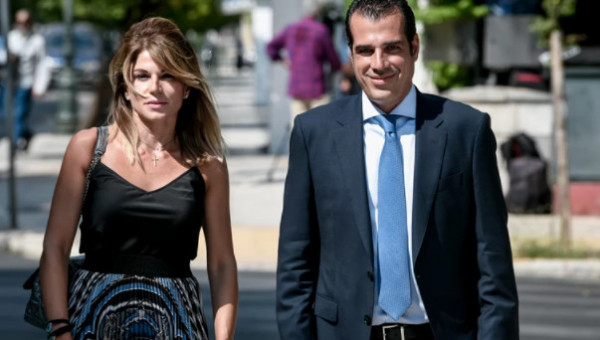 Θάνος Πλεύρης – Η σπάνια φωτογραφία από τον γάμο του