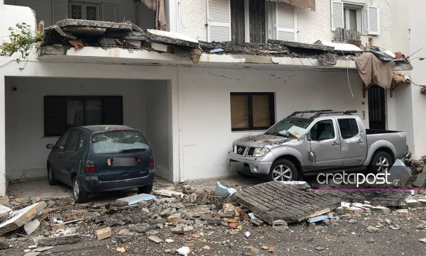 Ηράκλειο: Ζημιές σε αυτοκίνητα από μπαλκόνι που κατέρρευσε