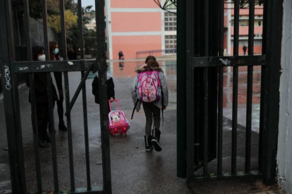 «Ελπίδα»: Το απόγευμα οι ανακοινώσεις για τη λειτουργία των σχολείων στην Αττική