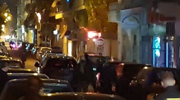 Ομηρία στο κέντρο της Αθήνας - Η στιγμή της σύλληψης του δράστη - Επιστρέφουν οι ένοικοι στα σπίτια τους