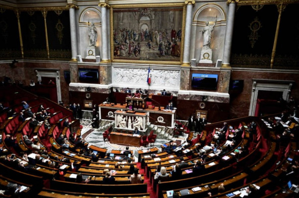 Γαλλία – Χαμός στη Βουλή για το πιστοποιητικό εμβολιασμού – Αναβλήθηκε η συνεδρίαση