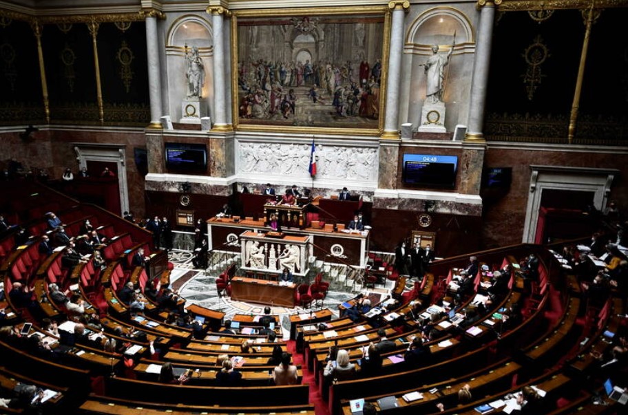 Γαλλία - Χαμός στη Βουλή για το πιστοποιητικό εμβολιασμού - Αναβλήθηκε η συνεδρίαση