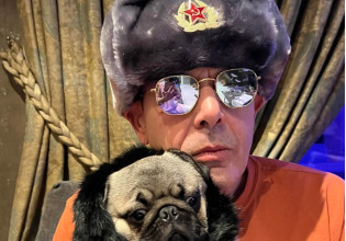 Καμμένος – Ποζάρει με σοβιετικό καπέλο και σφυροδρέπανο