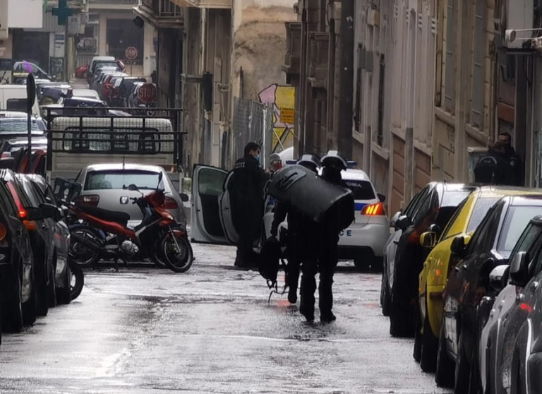 Κυψέλη – Συνελήφθη ο άνδρας που πυροβόλησε από το μπαλκόνι