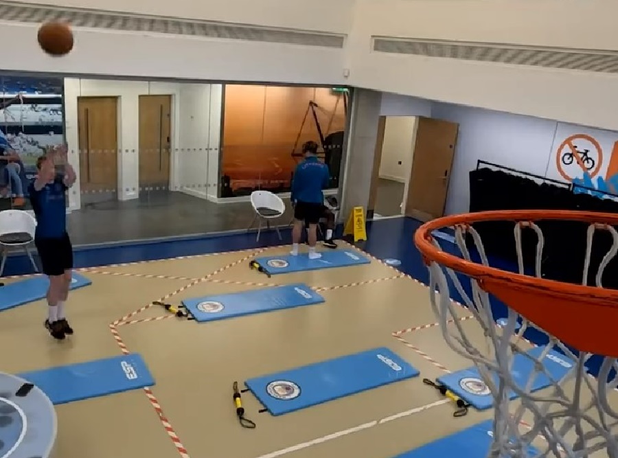 Ο Ντε Μπρόινε τα «στάζει» όπως ο Ντουράντ, στο προπονητικό κέντρο της Σίτι