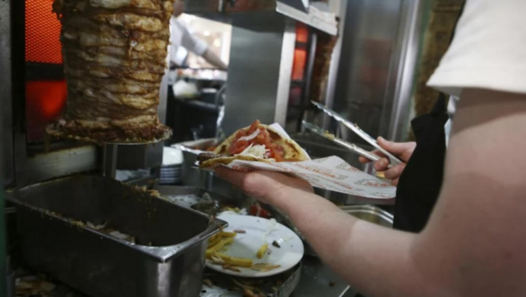 Χανιά – Αποπειράθηκε να αυτοκτονήσει μέσα στο σουβλατζίδικο