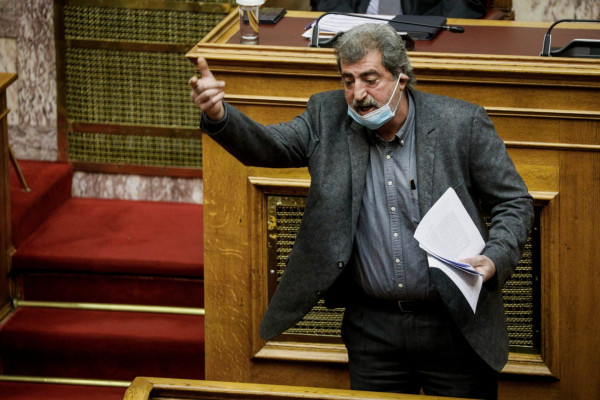 Πολάκης: Μιλά για «εκτροπή από τις δημοκρατικές διαδικασίες» μετά τον χαμό στη Βουλή