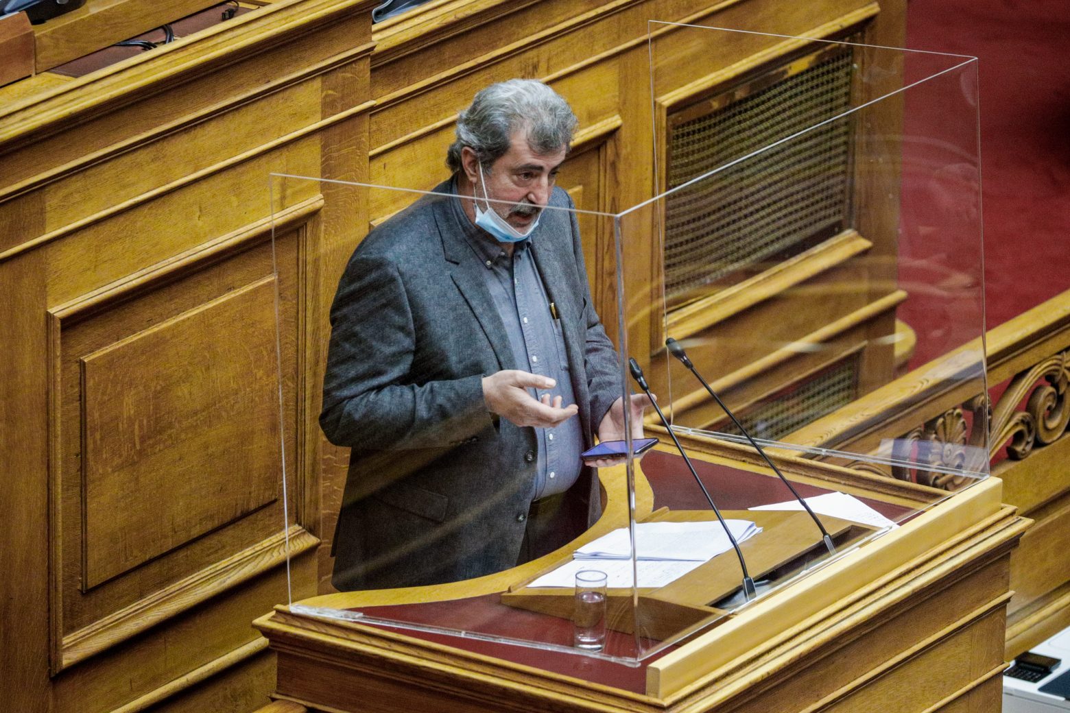 Πολάκης: Τραβάει το σκοινί ο βουλευτής του ΣΥΡΙΖΑ - Μιλά για Χούντα και «απειλεί»