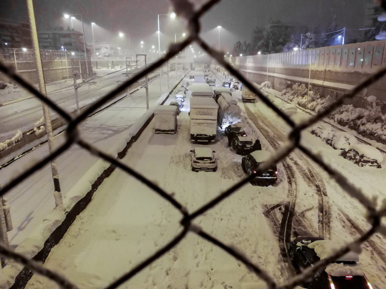 Κακοκαιρία «Ελπίδα»: Τι θα λειτουργήσει και τι όχι την Τρίτη – Που θα χρειάζονται αλυσίδες