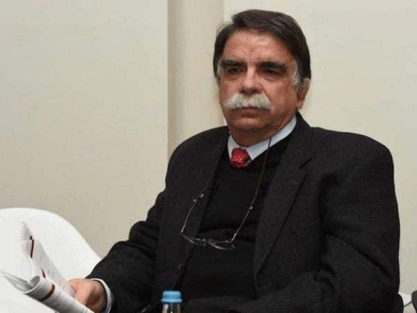 Vatopoulos: Closing classes only if half the students are COVID-positive was health ministry decision