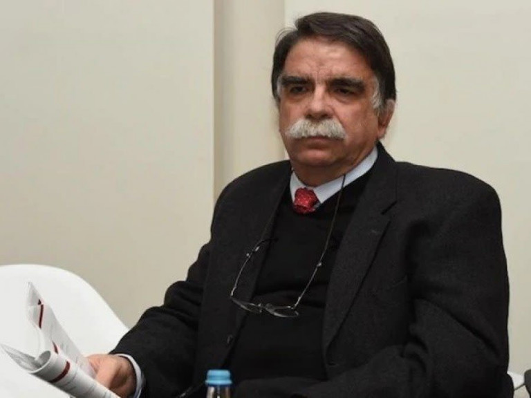 Vatopoulos: Closing classes only if half the students are COVID-positive was health ministry decision