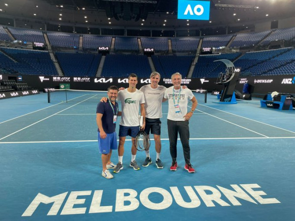 Τζόκοβιτς – Θα παραμείνω και θα προσπαθήσω να αγωνιστώ στο Australian Open