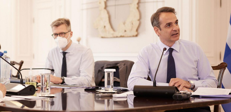 Συναγερμός στο Μαξίμου μετά τη νόσηση Σκέρτσου με κοροναϊό