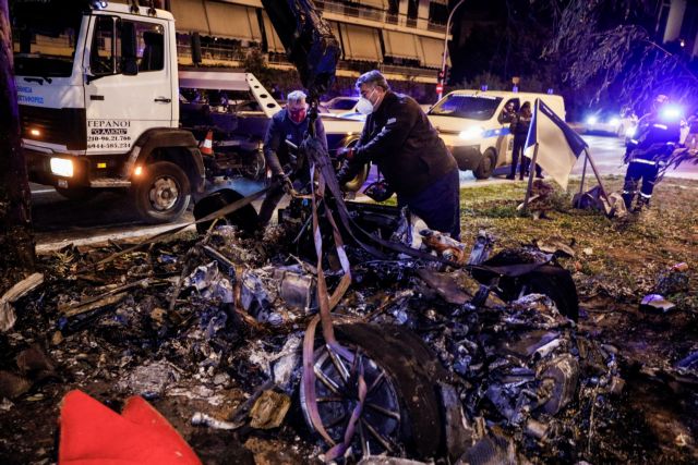 Τροχαίο στη Βούλα - «Αδερφέ μου» - Κραυγή απόγνωσης μπροστά στο φλεγόμενο όχημα