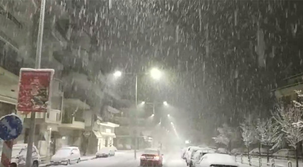 Φλώρινα - Μετά τον σεισμό, και ο «Διομήδης» χτυπά την πόλη - Χιόνια και τσουχτερό κρύο