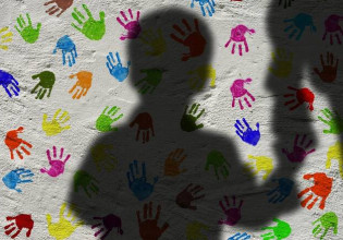 Βόλος – «Το πήγα στο ορφανοτροφείο γιατί κινδύνευε η ζωή του» λέει η μητέρα που άφησε το παιδί της