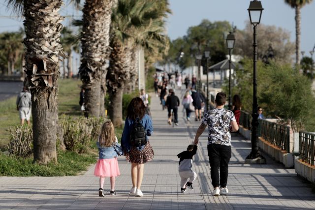 Κοροναϊός - «Η εξέλιξη της πανδημίας είναι σαν ένα παιχνίδι πόκερ» - Τι συμβαίνει με τους αυξημένους θανάτους