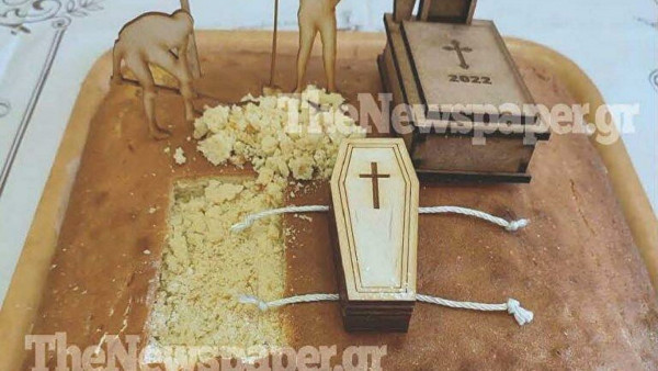 «Μακάβρια» βασιλόπιτα με νεκροθάφτες, φέρετρο και… κορονοϊό