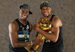 Το Twitter αποθεώνει τους Αντετοκούνμπο για το «άκυρο» στον Κοψιάλη