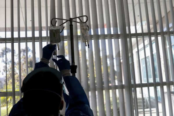 Κοροναϊός: Τρομάζει το ποσοστό εισαγωγών λόγω Όμικρον – Ποιοι ασθενείς χρειάζονται νοσηλεία