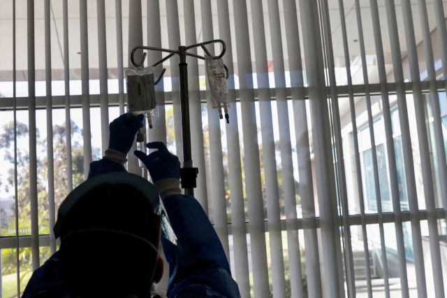 Κοροναϊός: Τρομάζει το ποσοστό εισαγωγών λόγω Όμικρον - Ποιοι ασθενείς χρειάζονται νοσηλεία