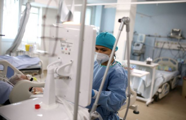 ΗΠΑ: Χειροπέδες σε δύο νοσοκόμες για πώληση πλαστών πιστοποιητικών εμβολιασμού