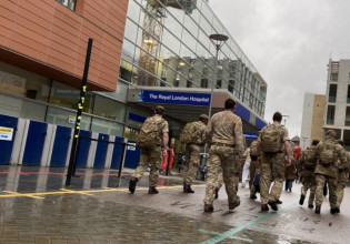 Βρετανία – Ομικρον – Ο Τζόνσον «βγάζει» τον στρατό για να καλύψει τα κενά στο νοσοκομεία