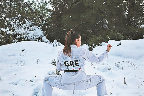 Μαρία Αφιώνη – «Χαστουκίζουν μικρά παιδιά και οι γονείς το ανέχονται»